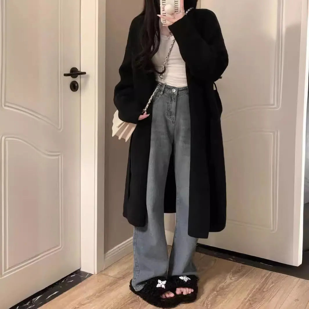 Women's mid-length knitted cardigan with V-neck and long sleeves in loose fit