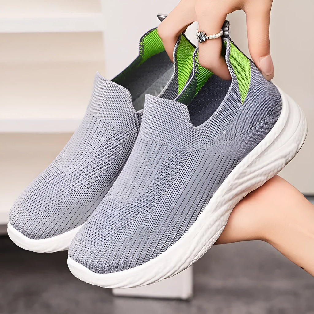 Breathable Flyknit running shoes with soft sole and flat heel, solid colour, low top design