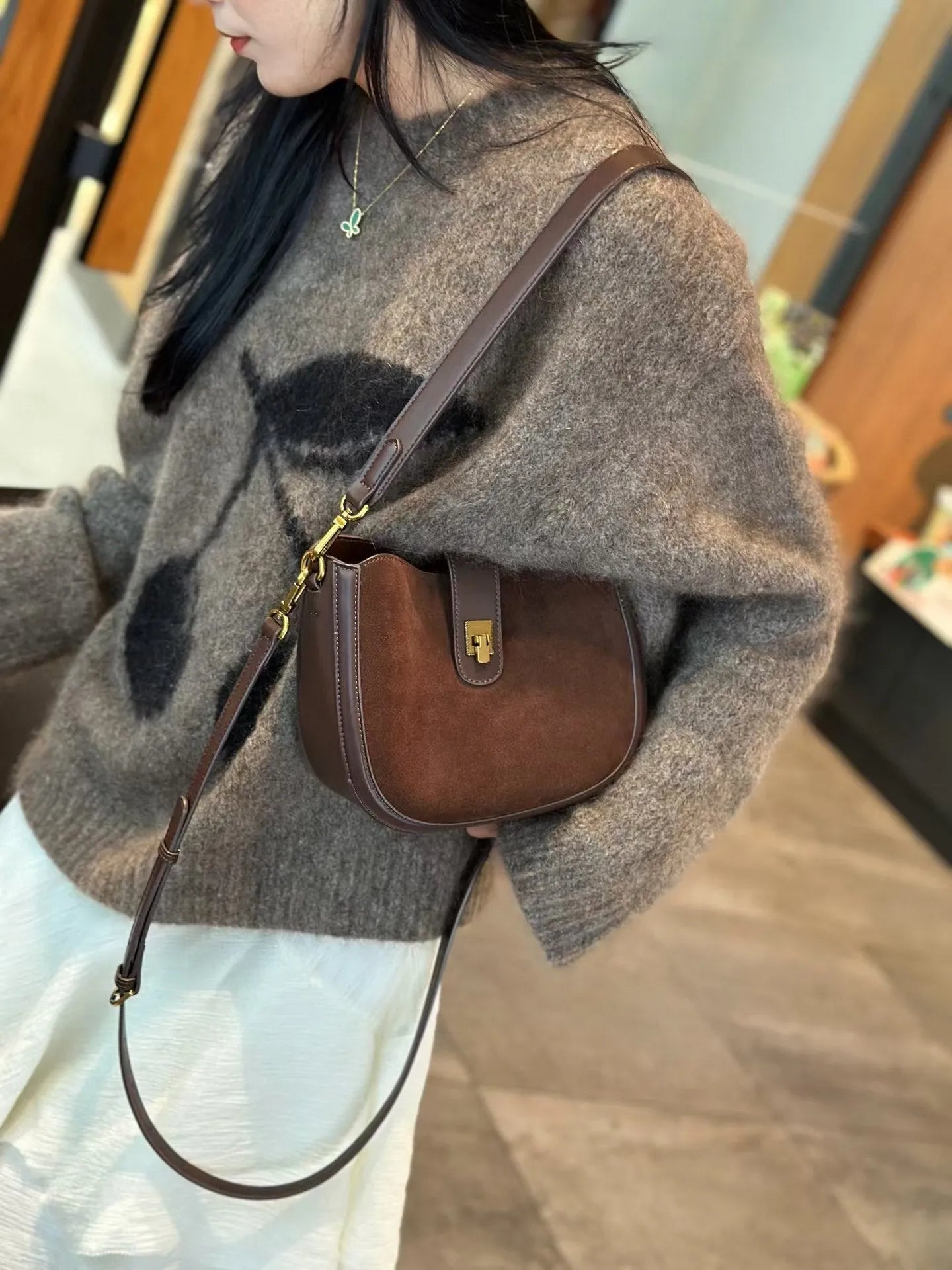 Women's genuine leather crossbody bag in caramel colour, soft cowhide with outer sandwich pocket, 24x9x19cm