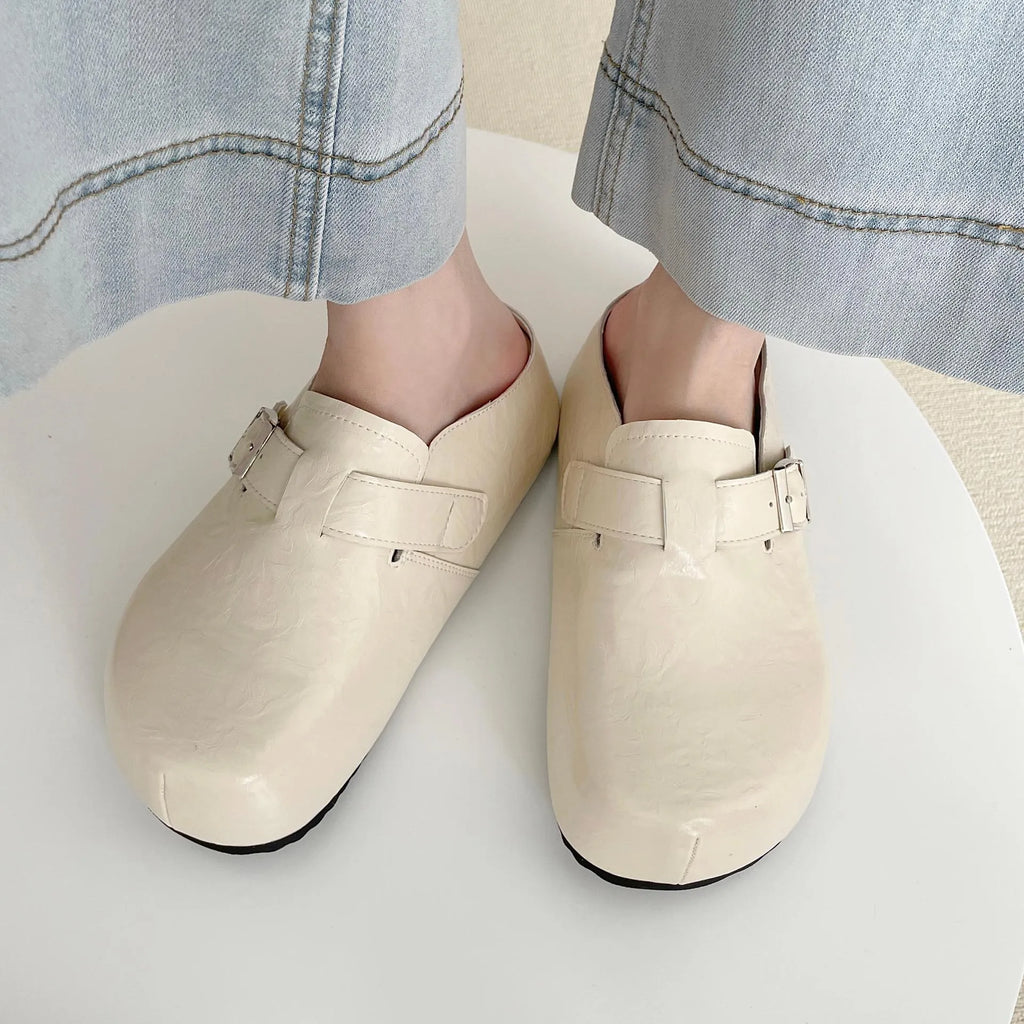 Flat buckle casual sneakers in PU upper, round toe, available in four colours and sizes 35-39