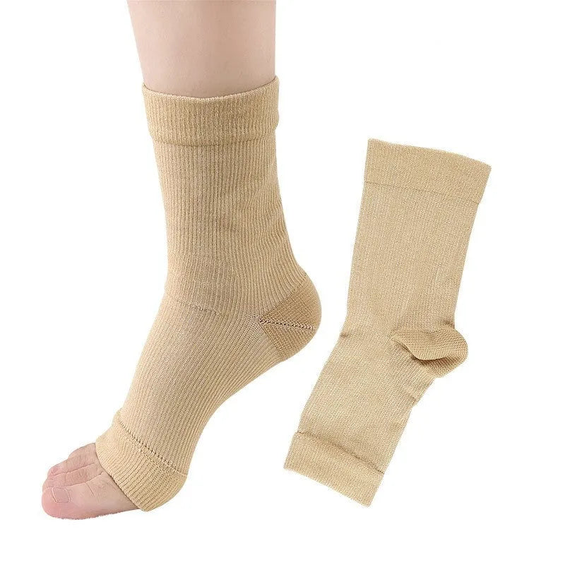 Korean-style invisible pressure sports foot sock in white, short tube nylon compression design for basketball