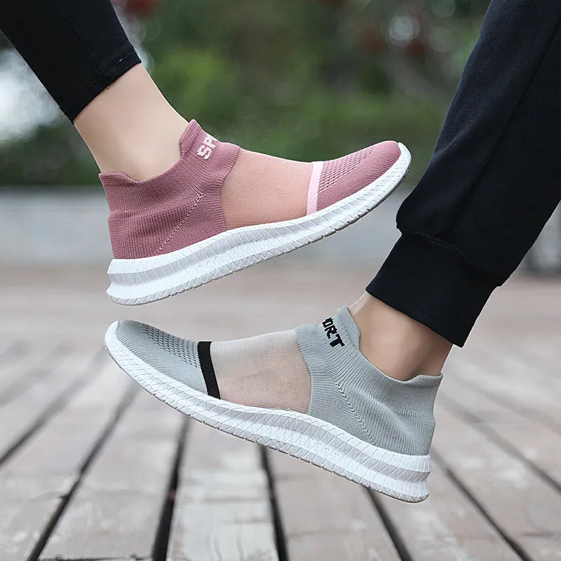 Flyknit sports socks shoes in multiple colours with lace-up closure and low-top design