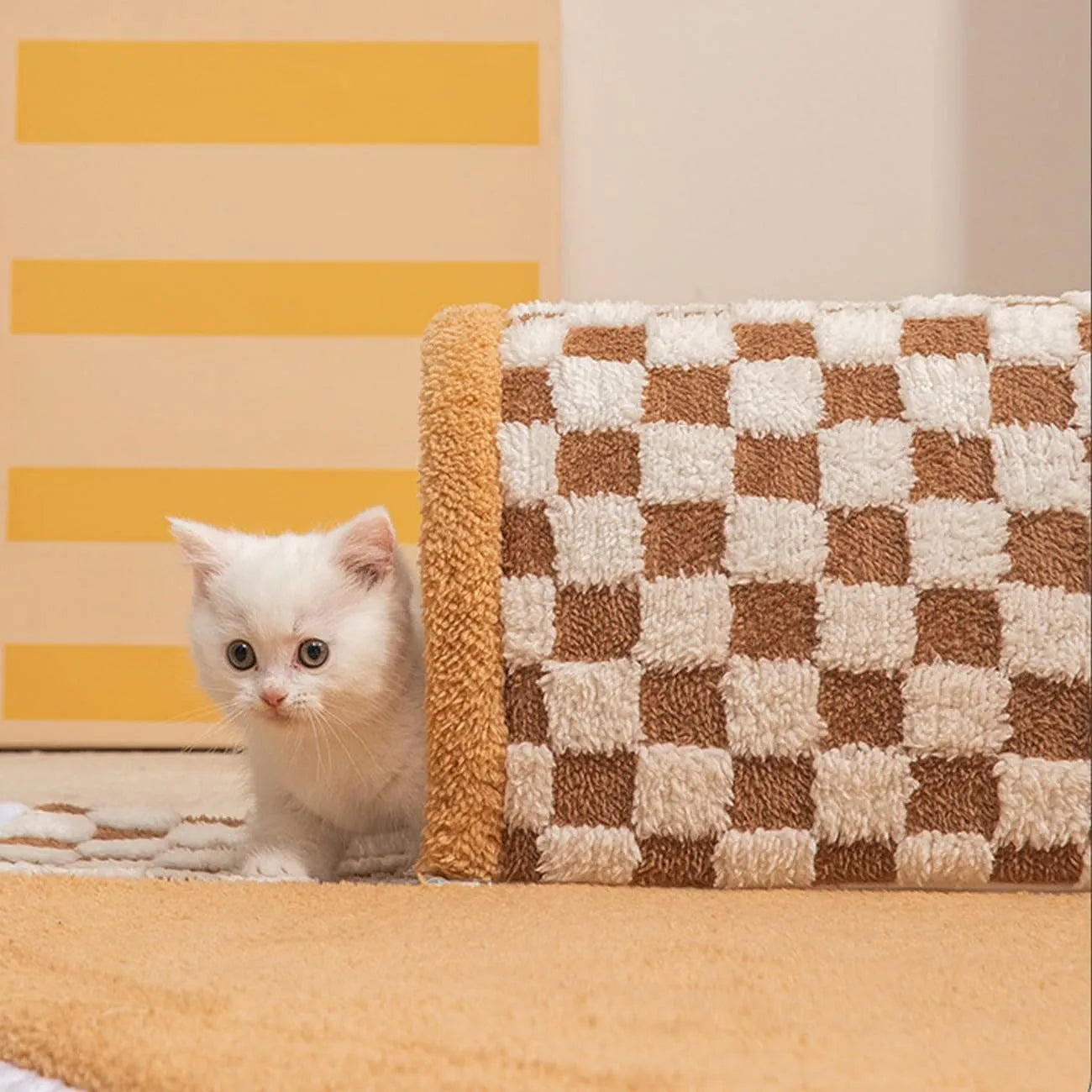 XL 80cm plush dog cat bed with tunnel and fan-shaped sleeping area in coffee plaid