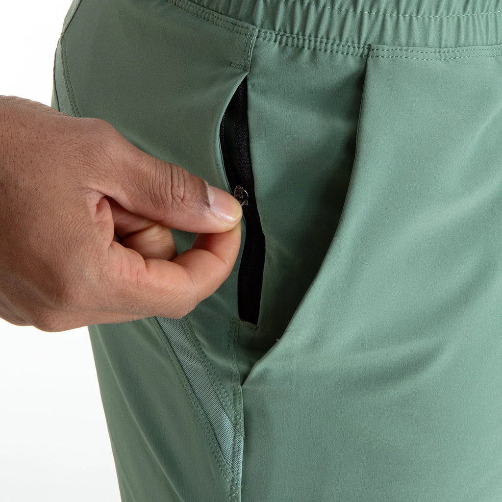 Men's quick-drying mesh stitching casual shorts in black for running and basketball with polyester fabric