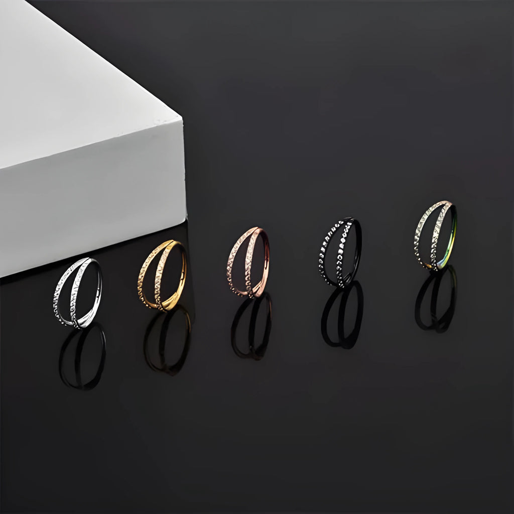 G23 titanium alloy piercing ring with zircon diamond-like coating in gold colour, showing thickness and length dimensions