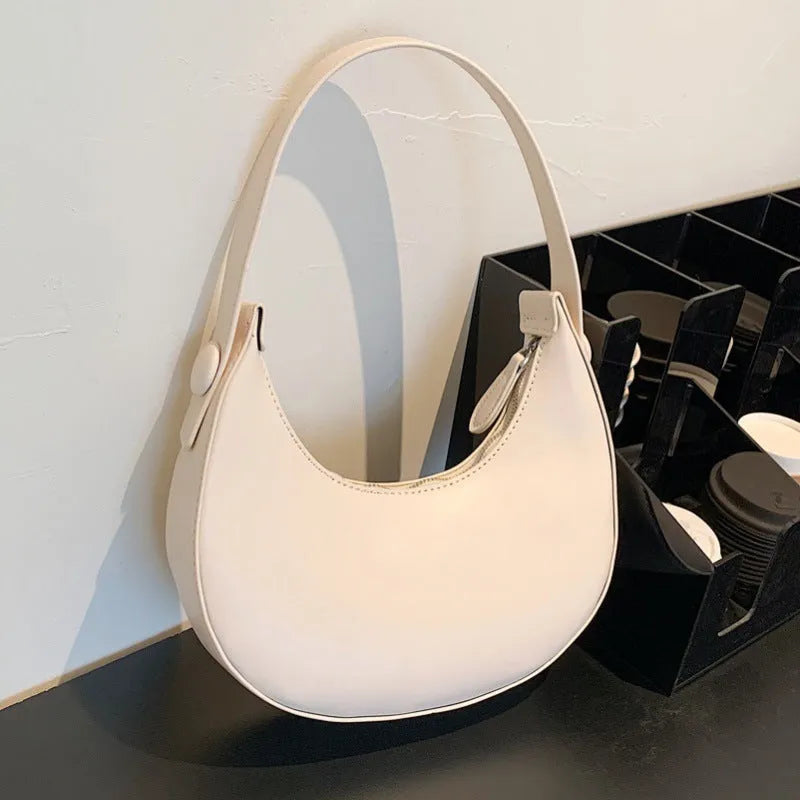 Retro dumpling-shaped women's PU leather shoulder bag in black with sandwich pockets