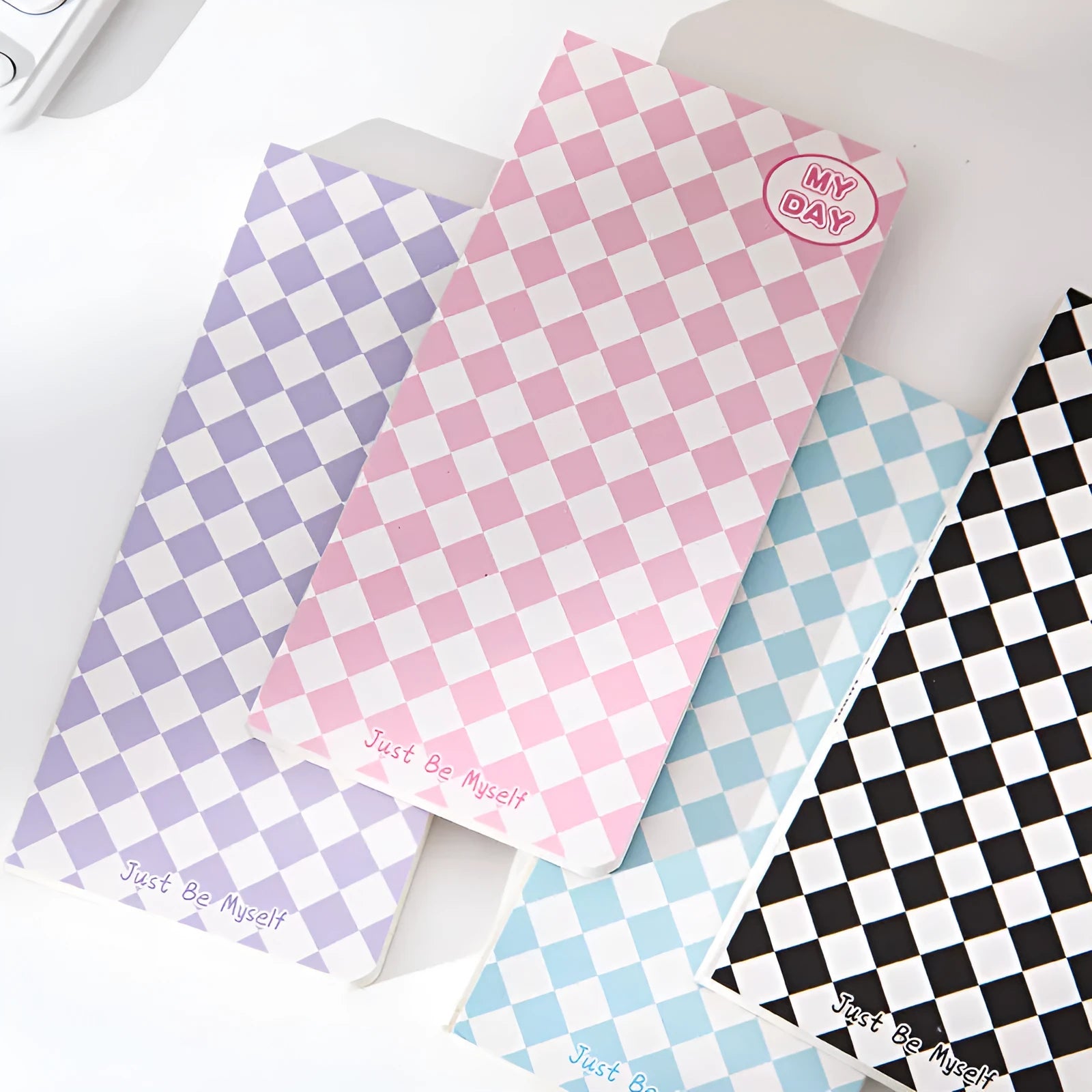 Manual ledger notebook with 100 pages of 80g Daolin paper, wireless binding, checkerboard square cover pattern