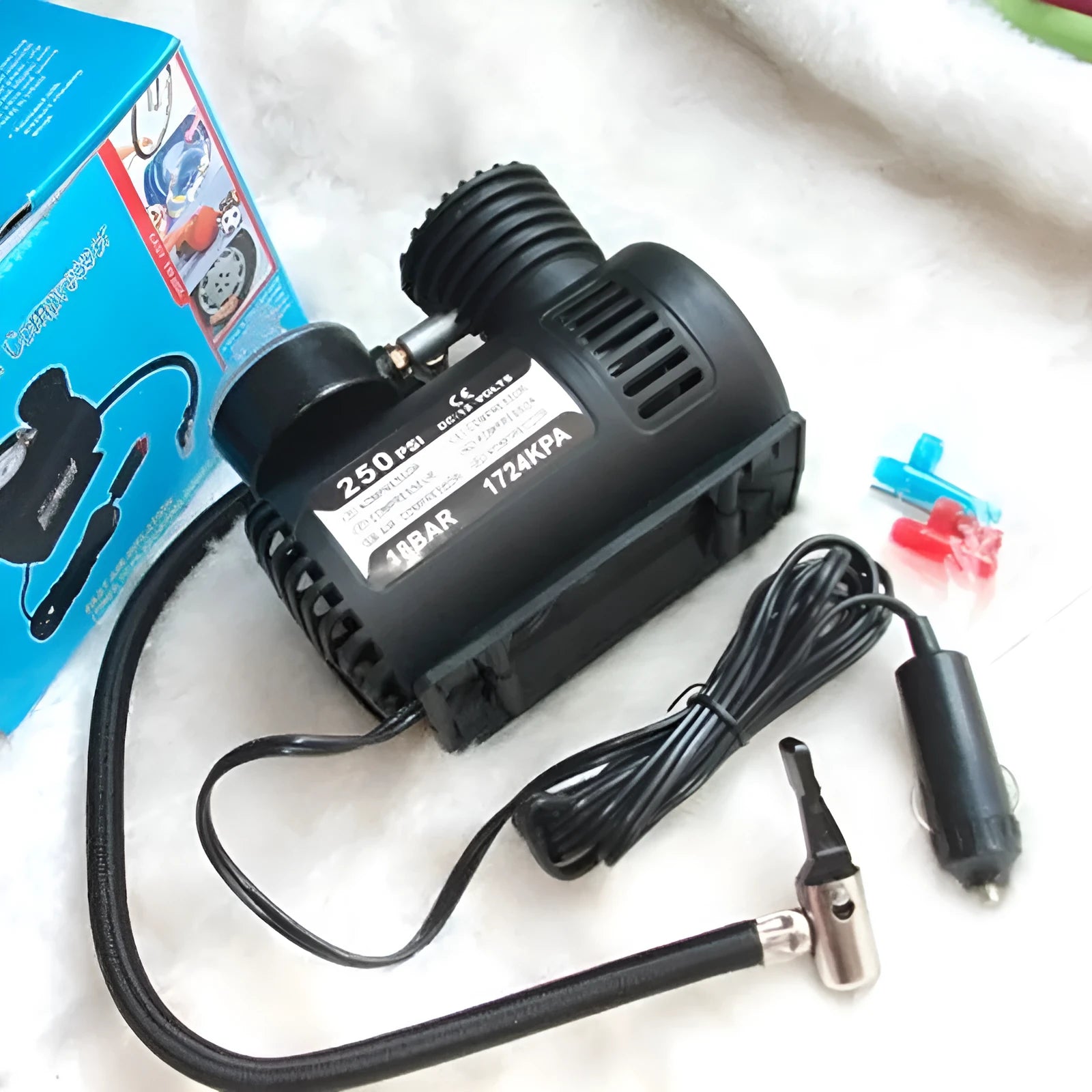 12V mini car tyre air pump, black plastic, 13.5 x 12 x 7 cm