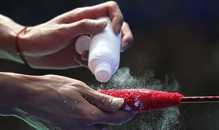 White magnesium carbonate anti-slip powder container for badminton and weightlifting sports grip