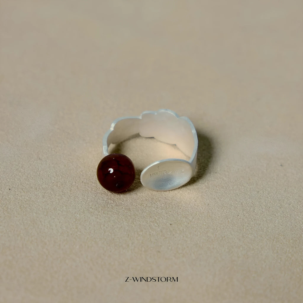 Electroplated alloy diamond-shaped stewed pork motif ring and bracelet set on a background.