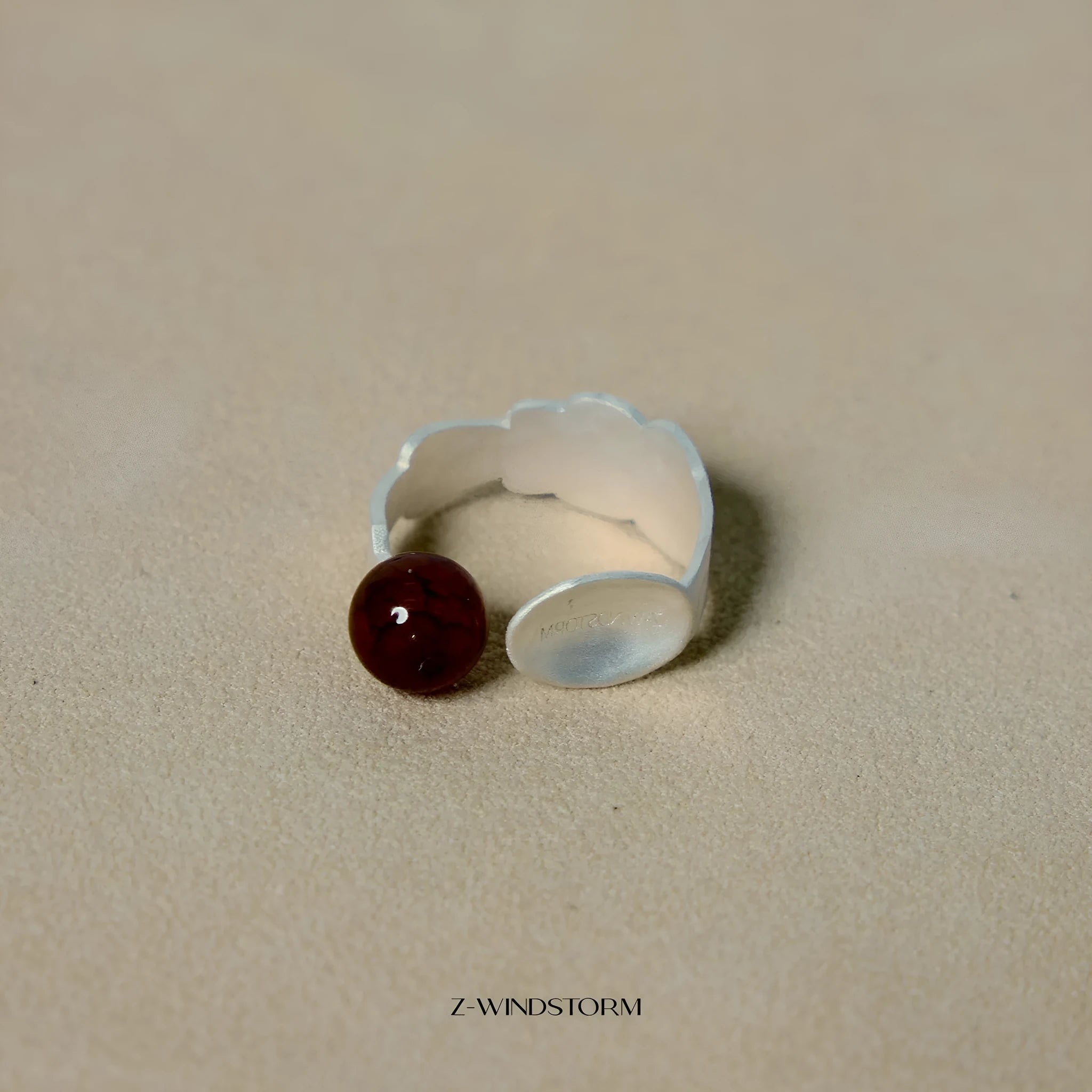 Electroplated alloy diamond-shaped stewed pork motif ring and bracelet set on a background.