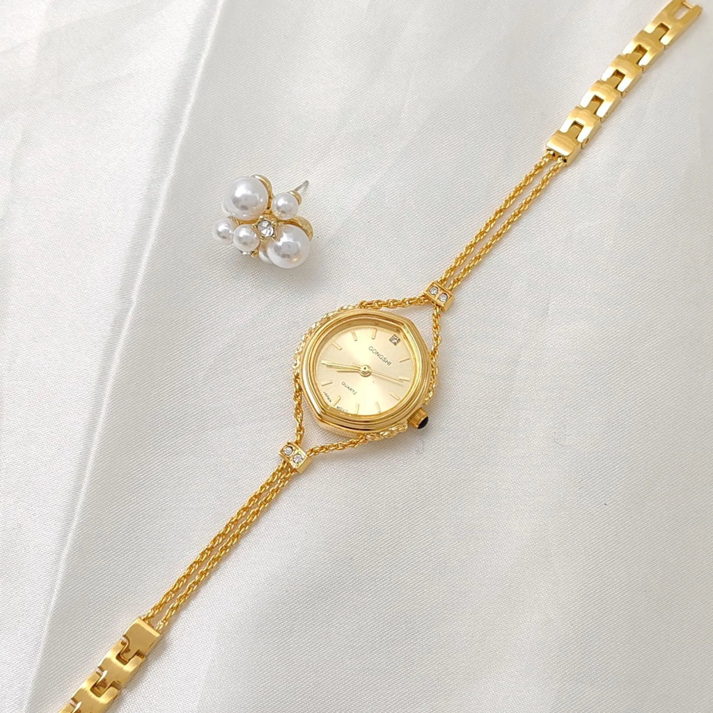 Women's quartz watch with gold copper plating, 25mm dial, mineral glass mirror, and metal chain strap on white background