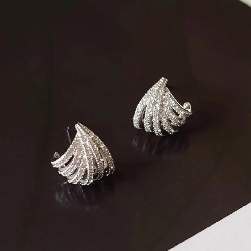 Platinum-coloured geometric line design earrings with zircon construction