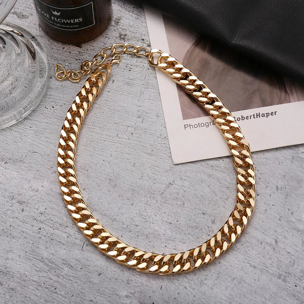 Women's gold electroplated thick chain necklace with 32cm length and alloy construction