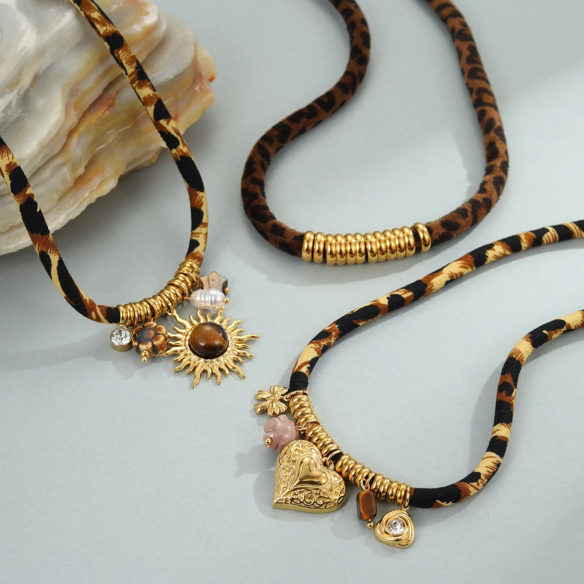 Women's stainless steel necklace with geometric leopard pendant on adjustable chain