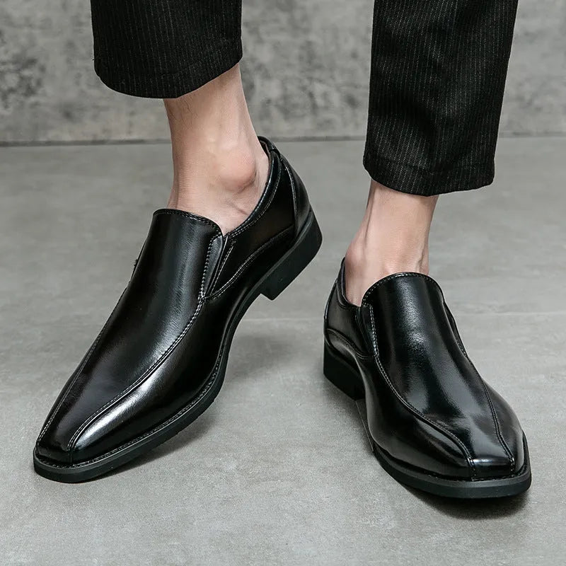 Men's patent leather casual pointed toe shoes in black with rubber sole and flat heel