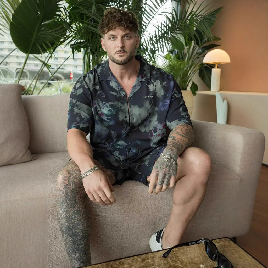 Men's loose-fitting printed short sleeve top with floral pattern in light colours