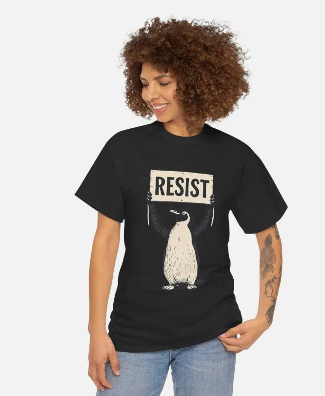 Loose fit cotton t-shirt with short sleeves and round neck collar in black, green, or white