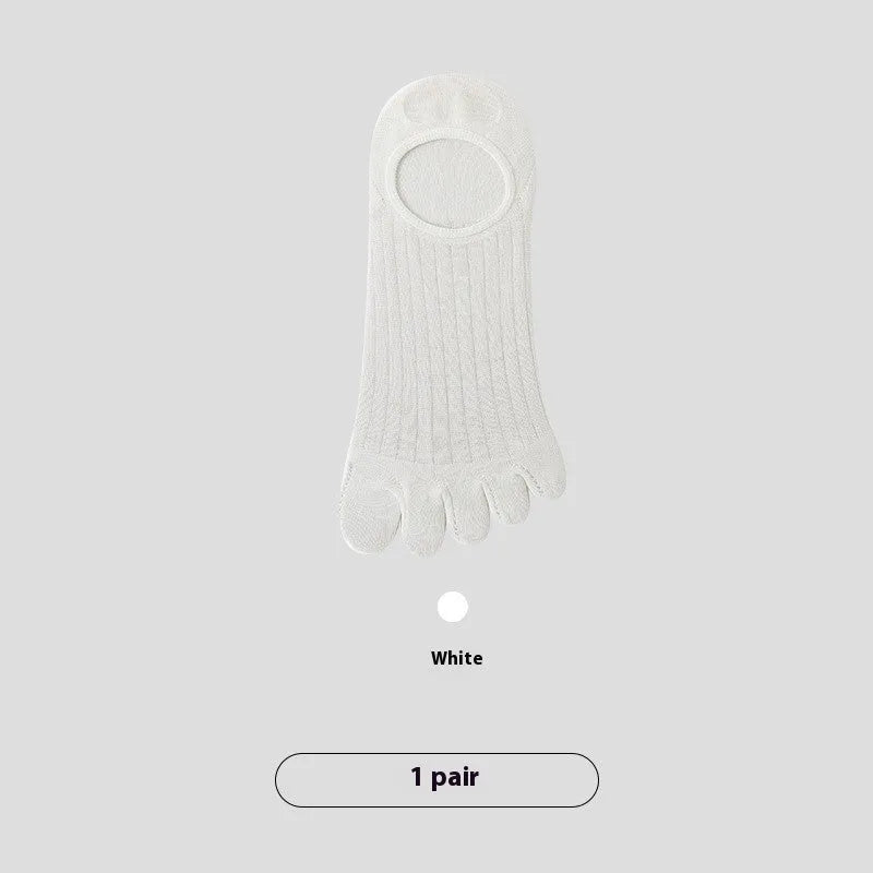 Men's five-finger invisible socks in modal fabric showing toe separation and low-cut design.
