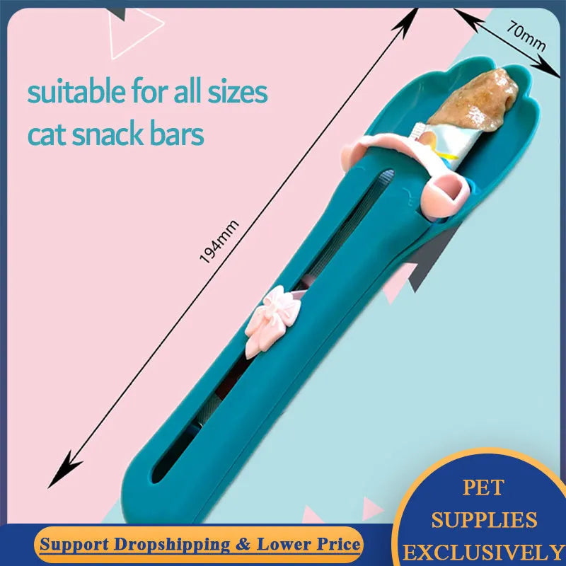 Green pet food scoop with transparent 25 ml chamber and wide handle for dispensing liquid food.