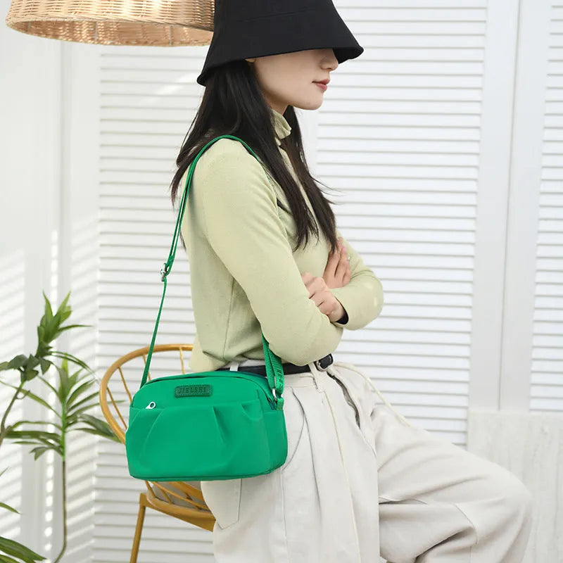 Pleated Oxford cloth shoulder messenger phone bag in horizontal square shape with single strap