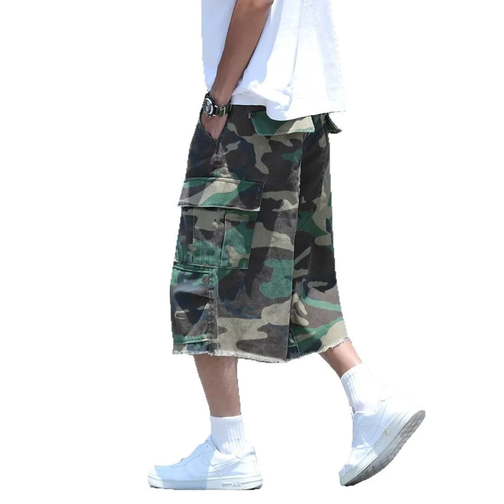 Man wearing loose-fit cropped camouflage shorts in retro American workwear style.