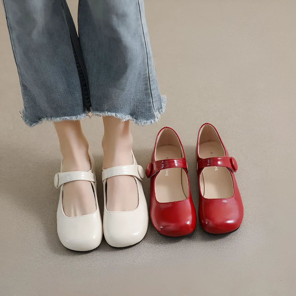 Women's flat shoes in solid colour with microfiber upper, red and apricot options