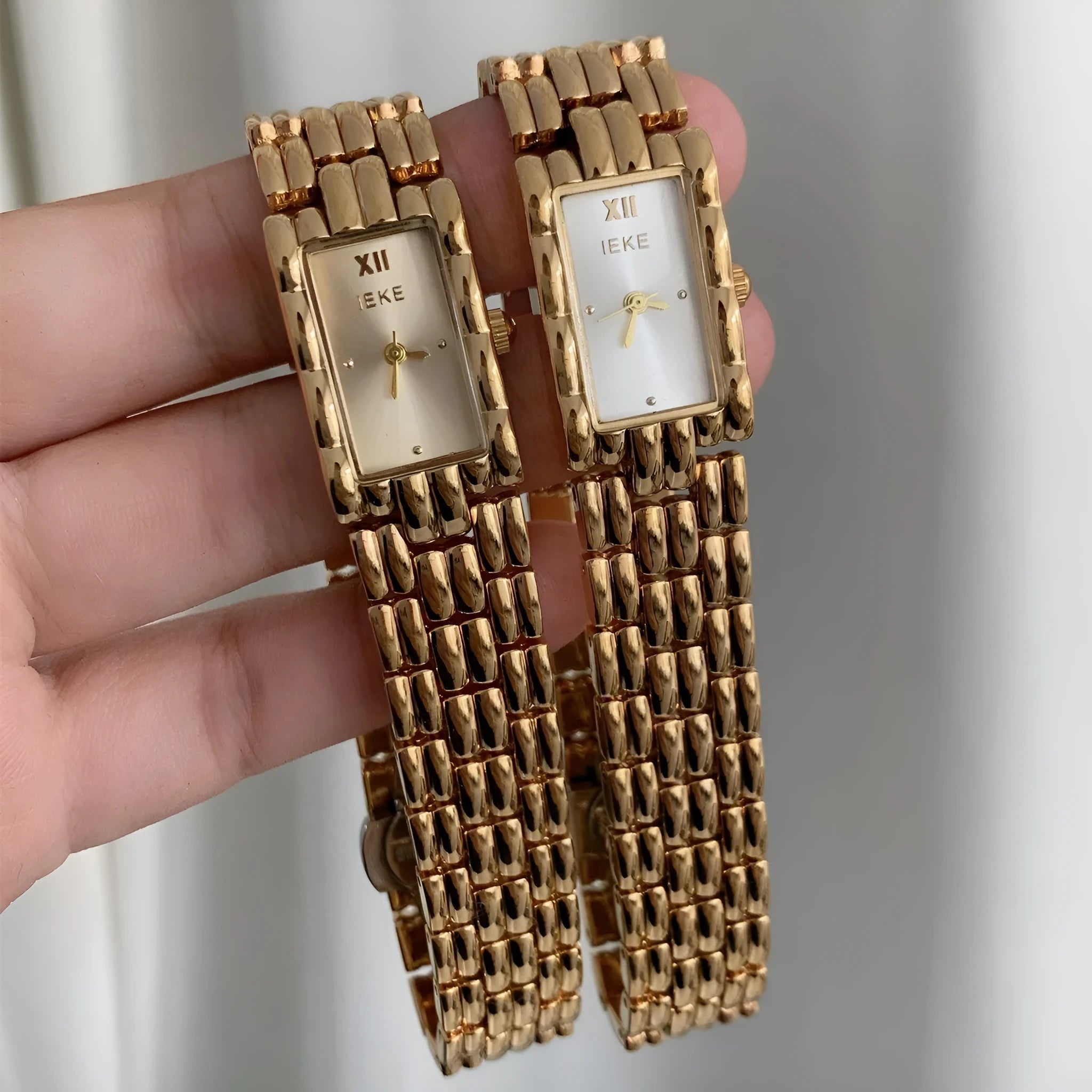 Women's mid-century vintage inspired bracelet watch with stainless steel case and mineral glass crystal