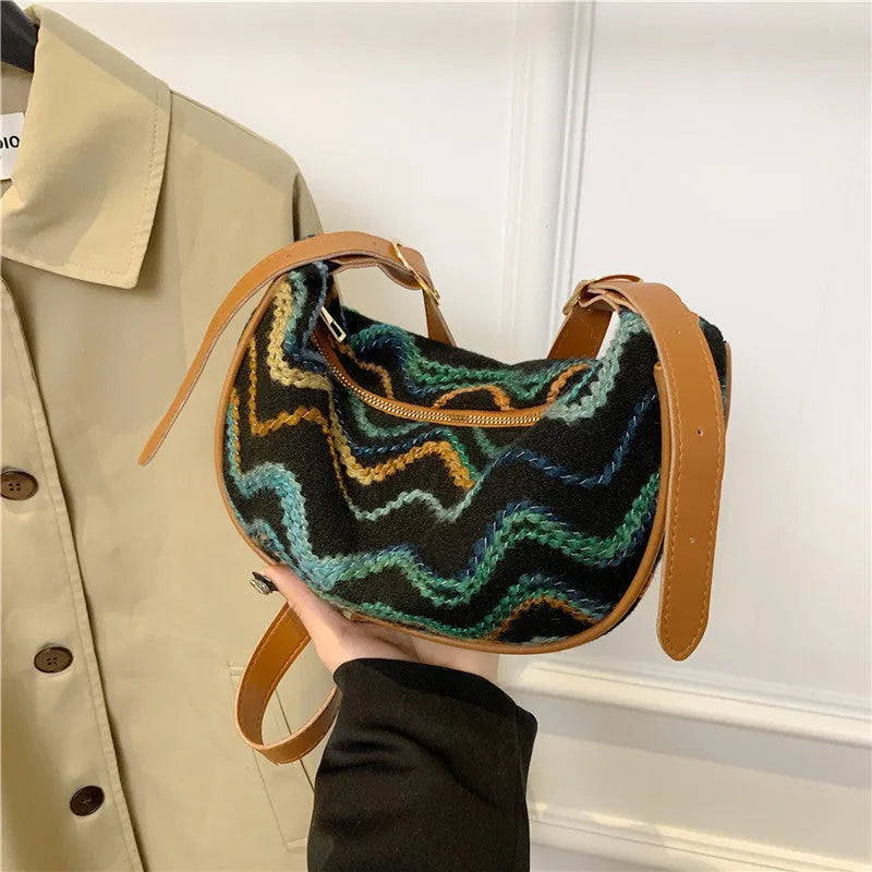 Women's straw woven crossbody bag with single strap and textured knitted appearance