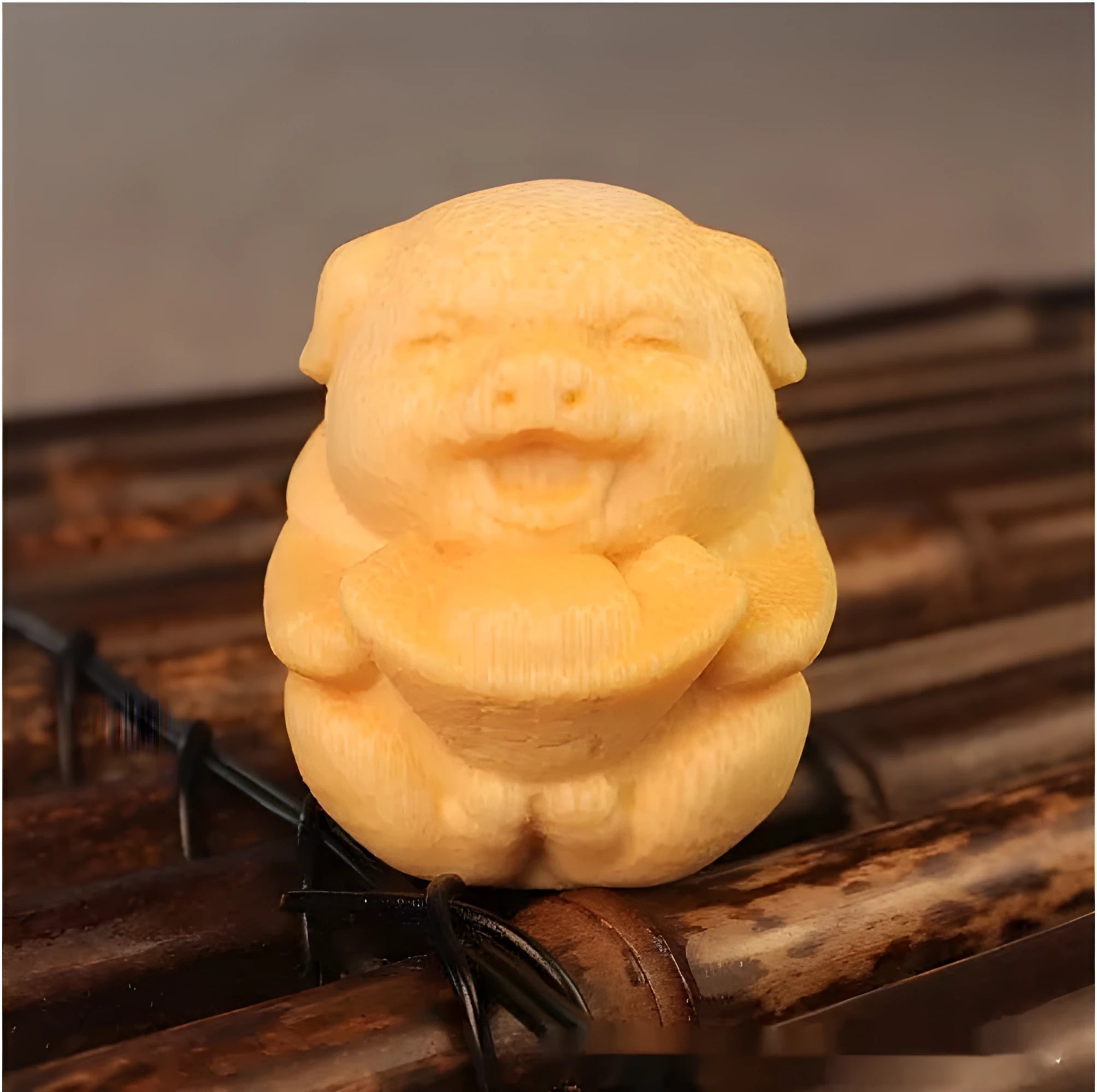 Fulu pig solid bamboo carving ornament 4cm height 3.5cm diameter ingot pigskin decorative gift