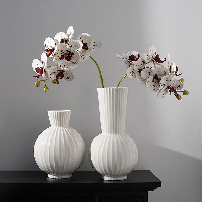 White striped ceramic ball vase in American country style for table decoration