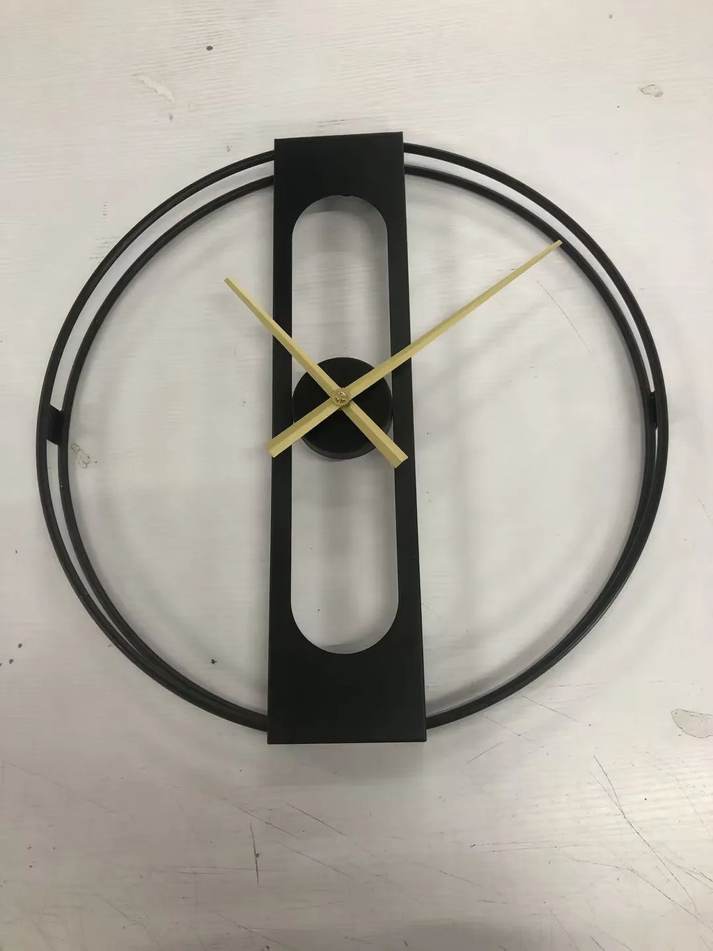 Round metal wall clock with 50cm diameter in black or gold colour options