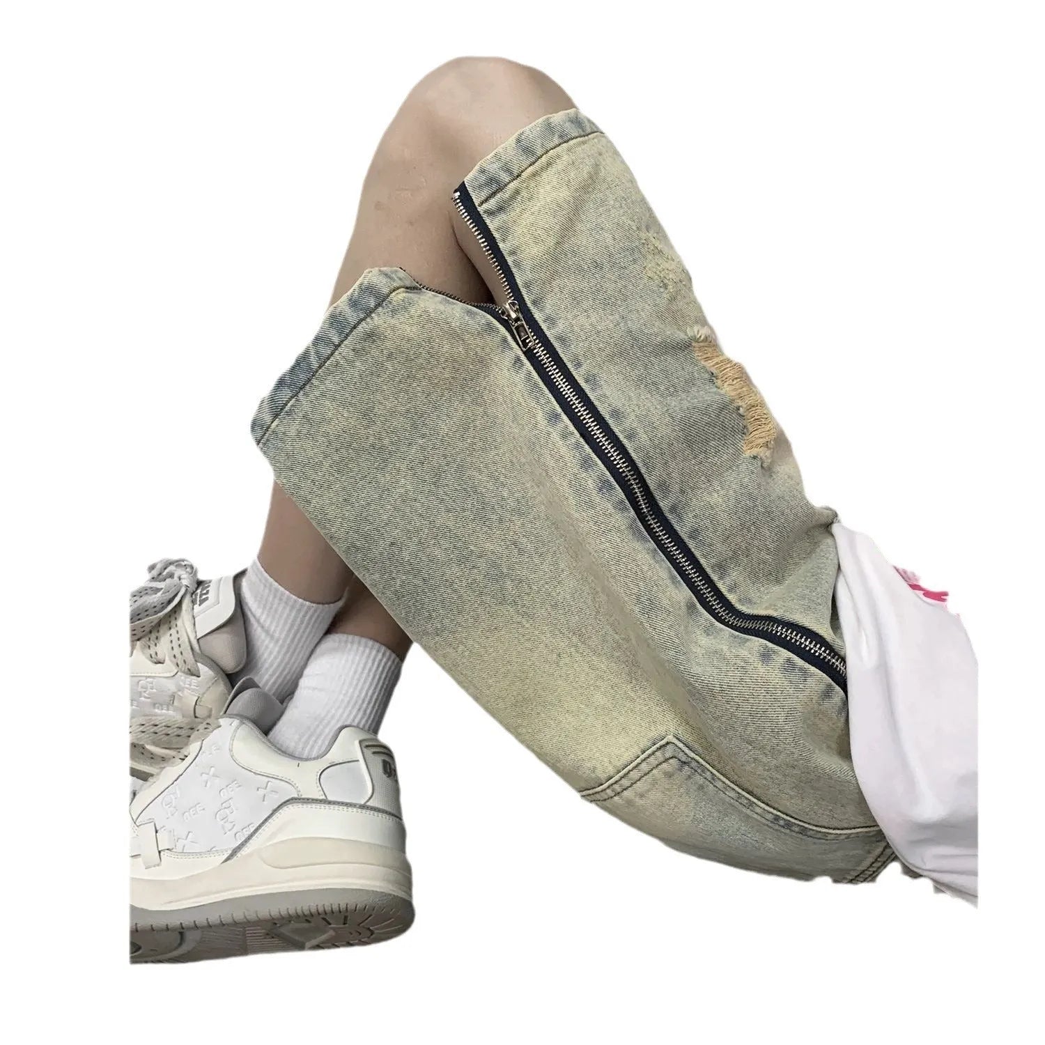 Men's retro blue ripped denim shorts with loose five-point cut and straight leg opening