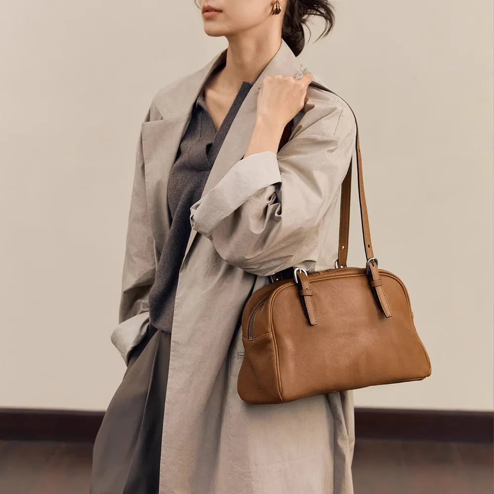 Women's genuine leather retro shoulder bag in horizontal square shape with double strap.