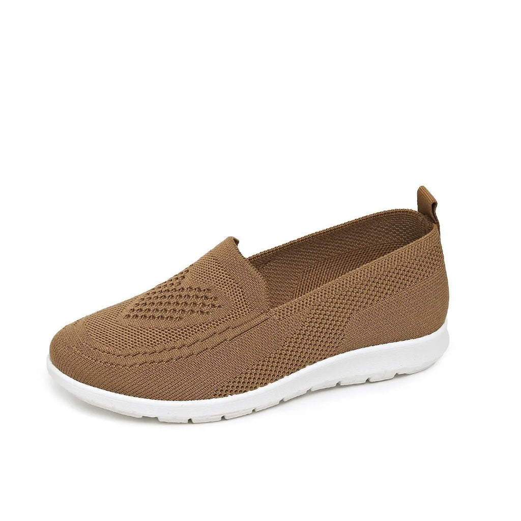 Women's plus size flat cloth shoes with heart pattern, shallow mouth, and mesh lining for spring summer casual wear