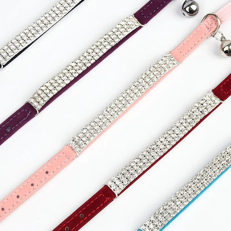 Rhinestone-decorated velvet cat collar adjustable from 20cm to 30cm length