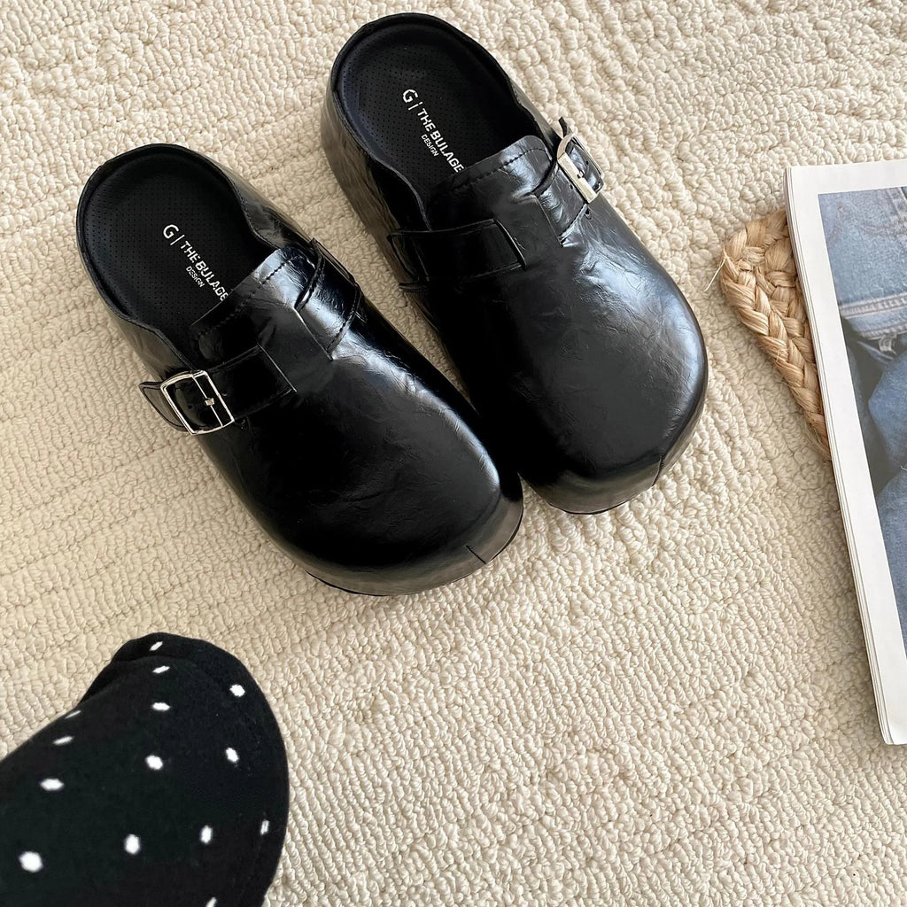 Flat buckle casual sneakers in PU upper, round toe, available in four colours and sizes 35-39