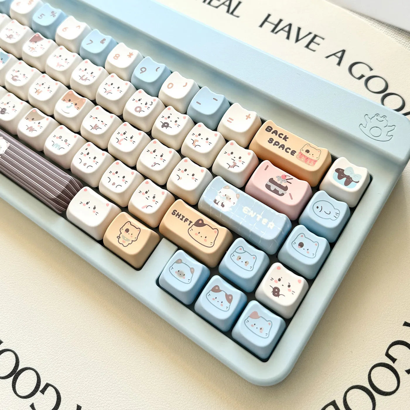 High sea salt cat design PBT keycap set with 7u spacebar supplement for March past mechanical keyboard layouts