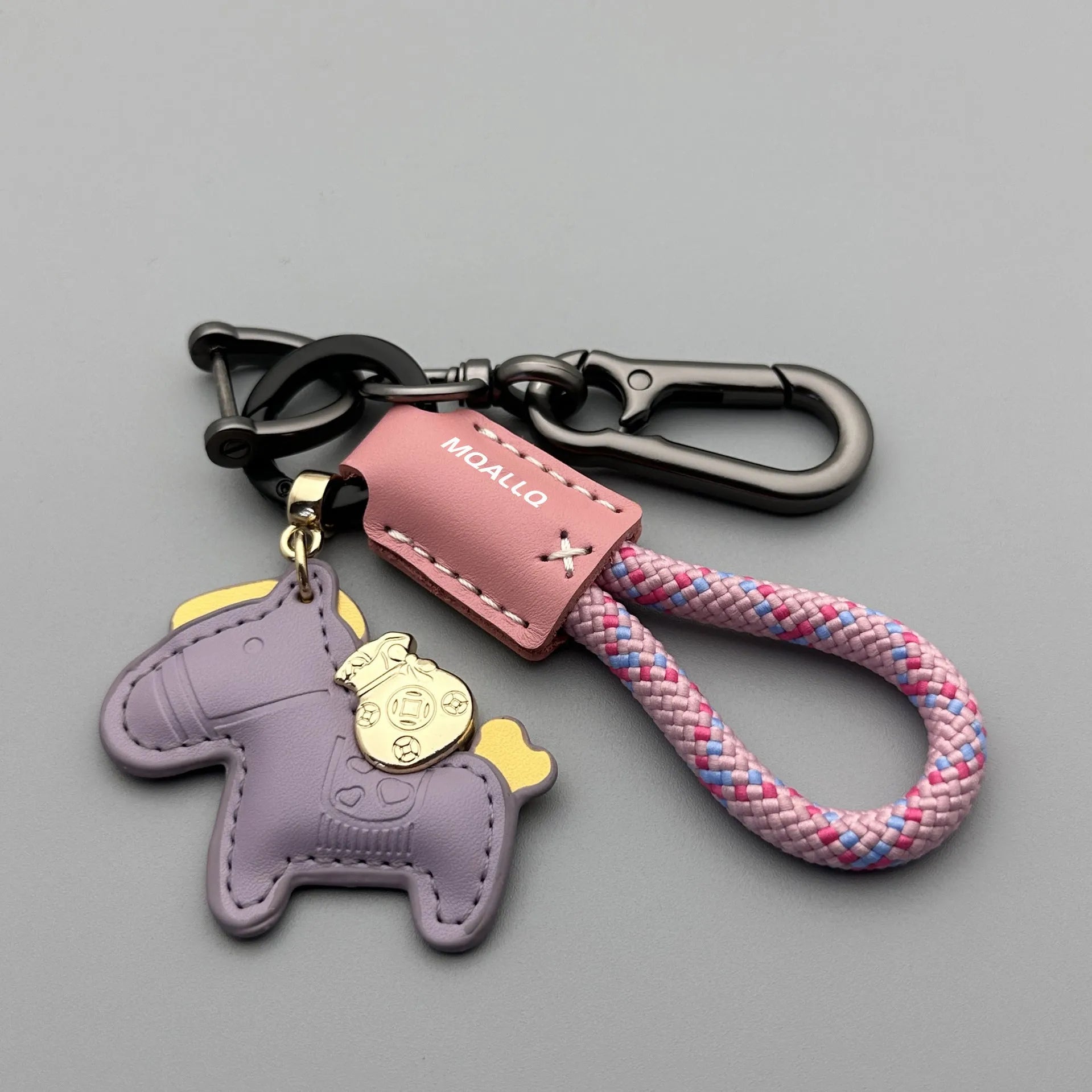 Handmade cowhide leather car keychain pendant with zinc alloy pony buckle charm
