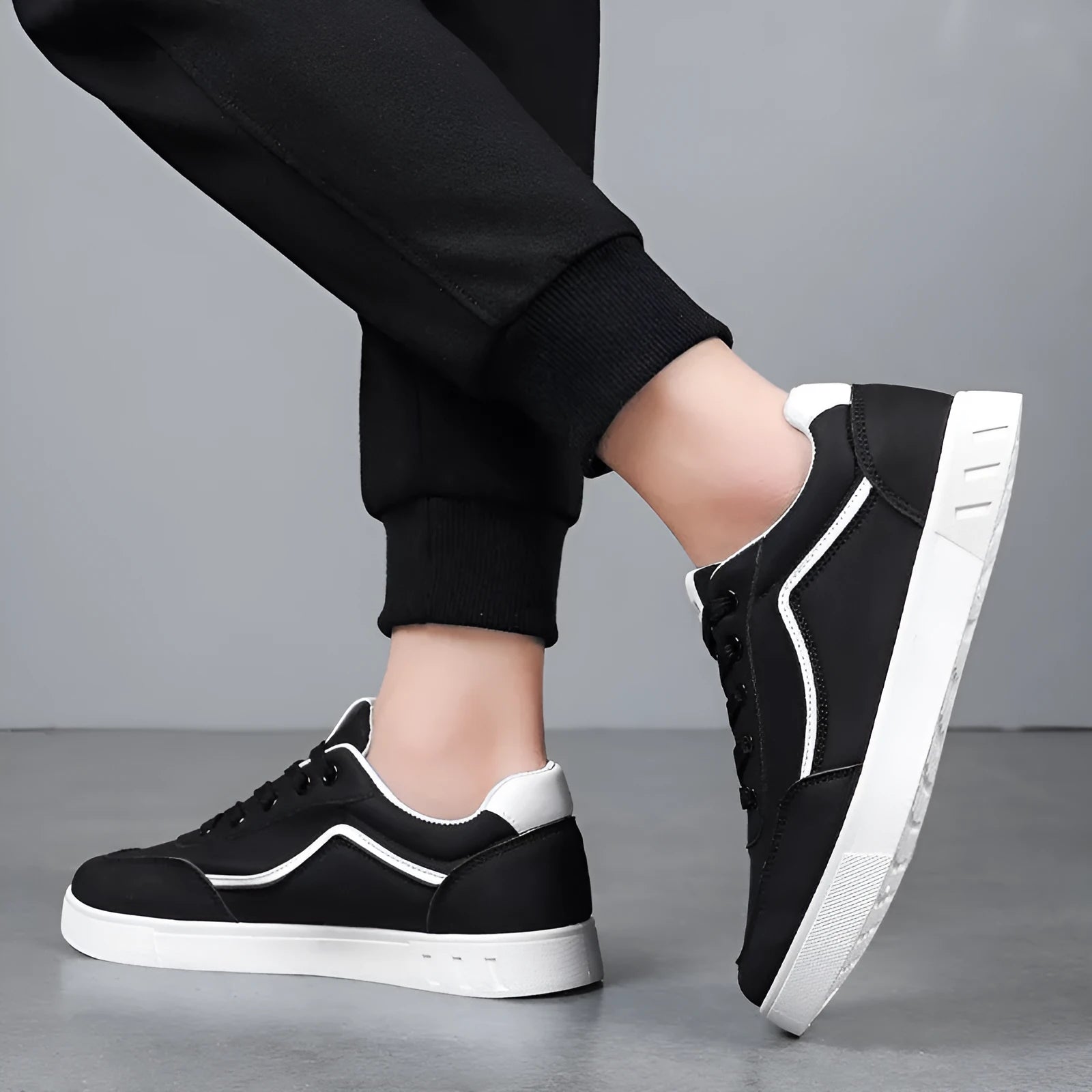 Men's casual board shoes with sewing line detail, low top, flat heel, available in AL088 black
