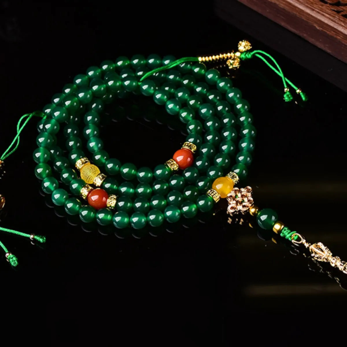 Brazil natural green agate multi-circle bracelet showing stone sizes and manual craftsmanship detail