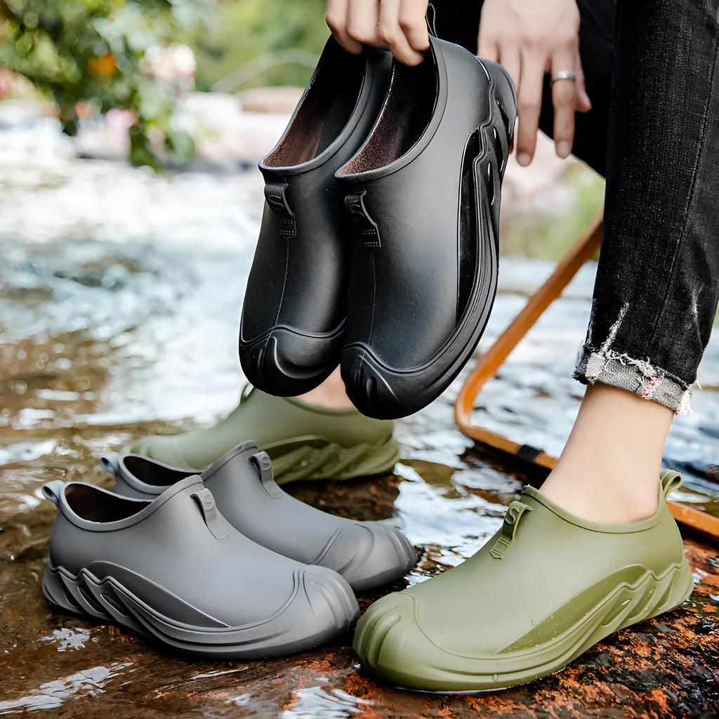 Men's short plastic rain boots in solid colour, casual style, available in sizes 39 to 44