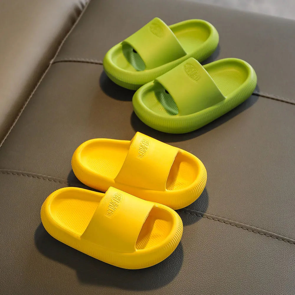 Children's injection-moulded EVA slippers in mixed colours with non-slip soles