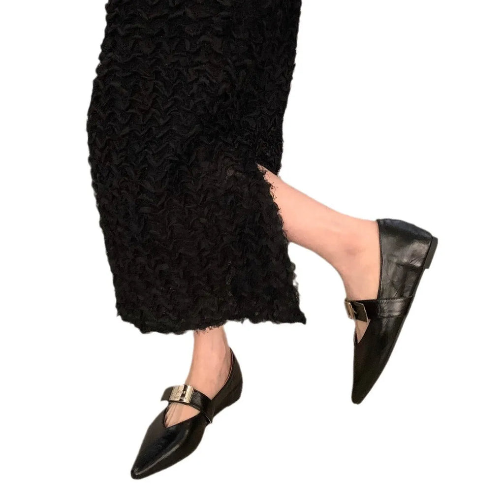 Women's pointed toe Mary Jane shoes in black with low heel and buckle fastening