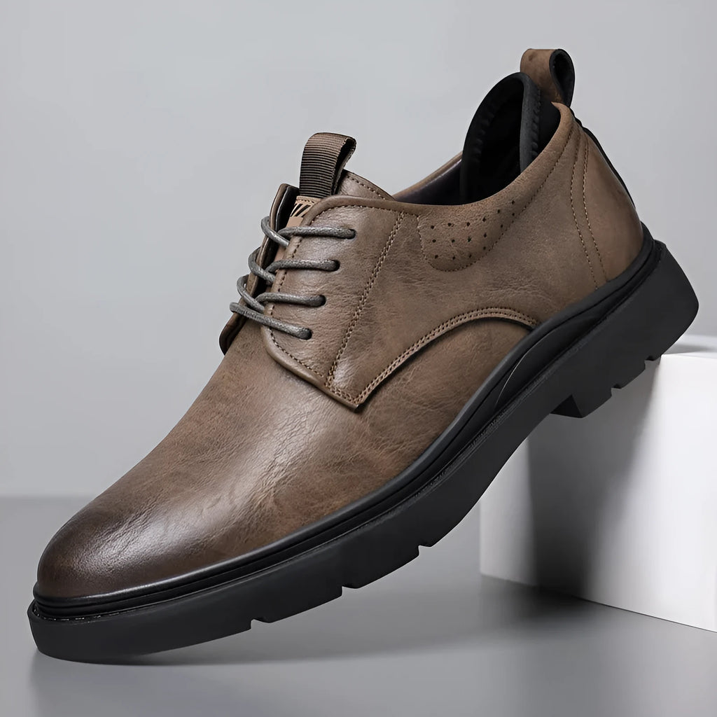 Men's leather shoes in black or brown with sewing line detailing on cowhide upper and rubber sole