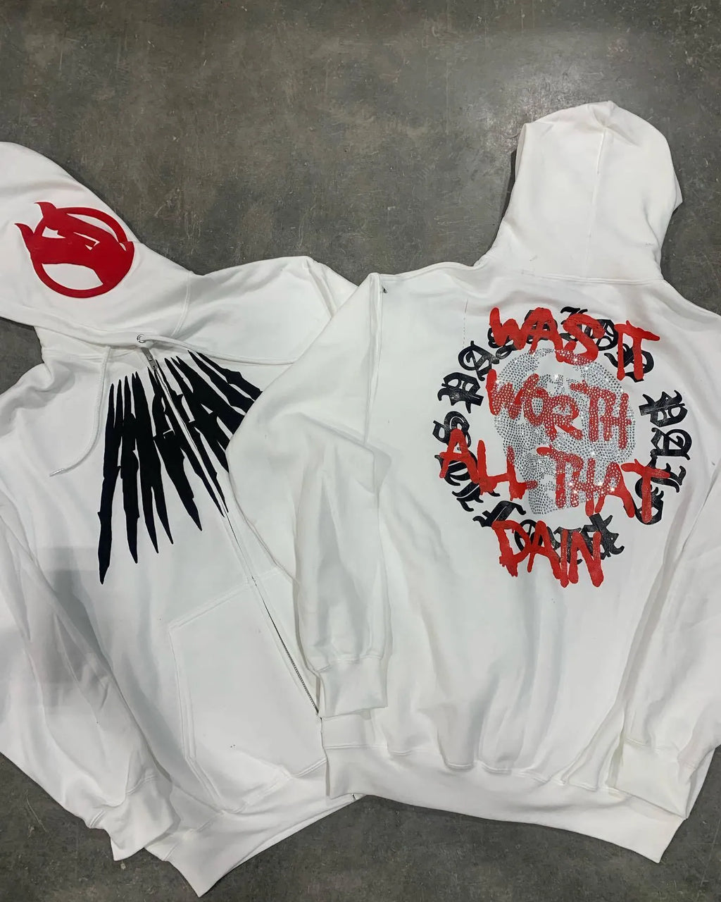 Black loose hooded sweatshirt with printed skull pattern and rhinestone decoration