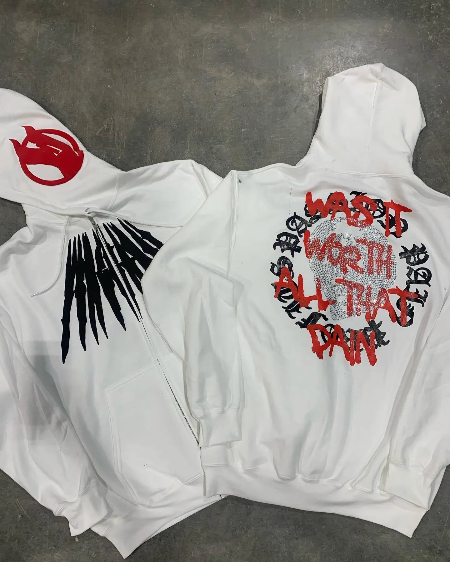 Black loose hooded sweatshirt with printed skull pattern and rhinestone decoration
