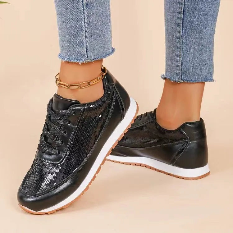 Women's thick-soled casual PU leather sneaker in solid colour, square toe, available in black