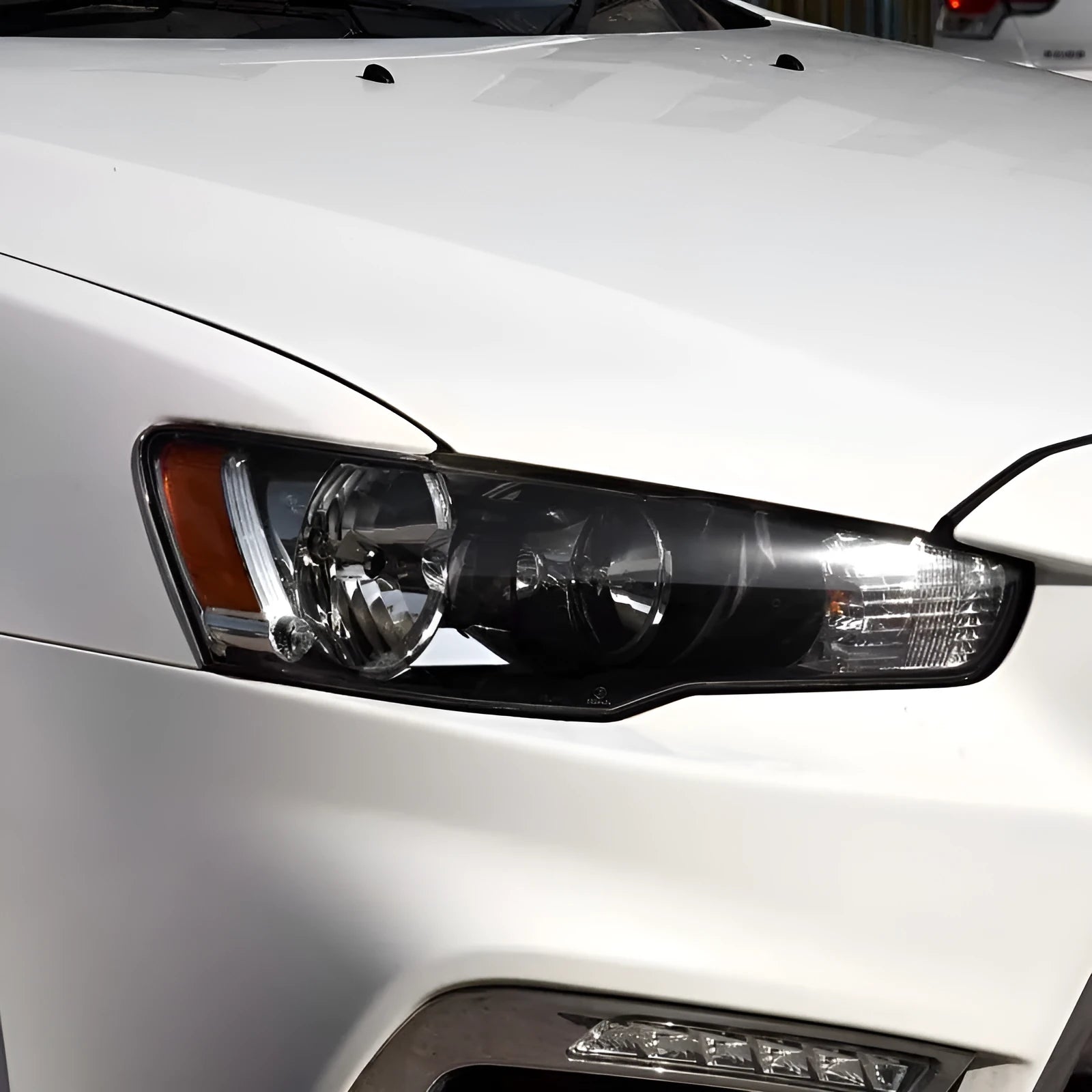 Transparent plastic headlight housing cover 50x30x20mm for car main driving or co-pilot lampshade replacement