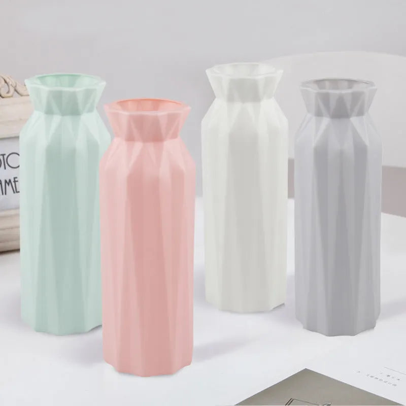 Melamine plastic vase in green colour with 7.2cm base diameter for floral arrangements